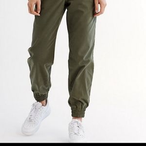 Atitzia TNA alix army Green jogger size sm